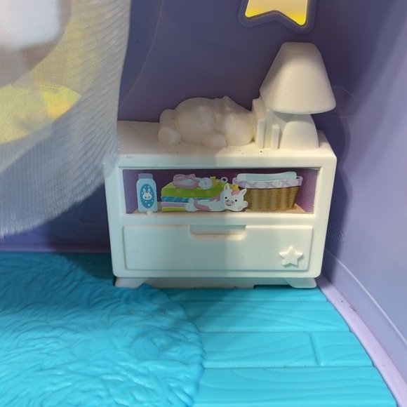 PRE OWNED LOT OF FISHER PRICE LITTLE PEOPLE CUDDLE AND PLAY SET AND WORKING CAR - Picture 12 of 15